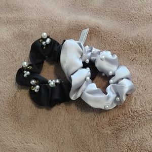 Holiday scrunchie set